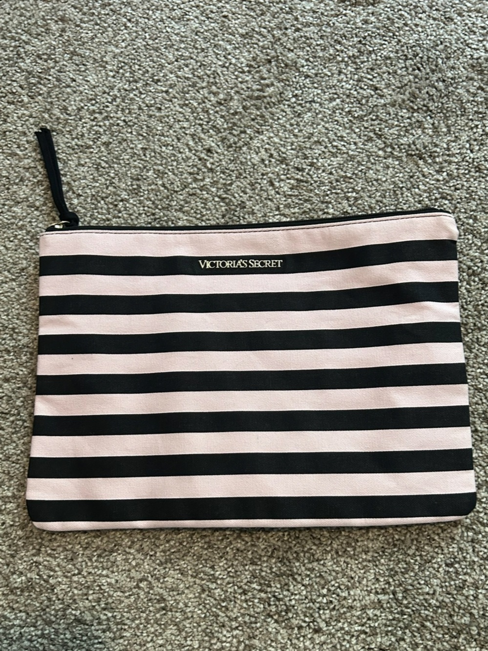 NWOT Victoria’s Secret Pink And Black Zipper Pouch